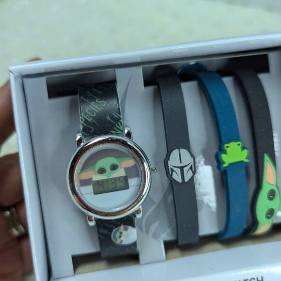 Star Wars Watch Set for Boys The Mandalorian Baby Yoda Digital Kids GREAT GIFT - Picture 5 of 7
